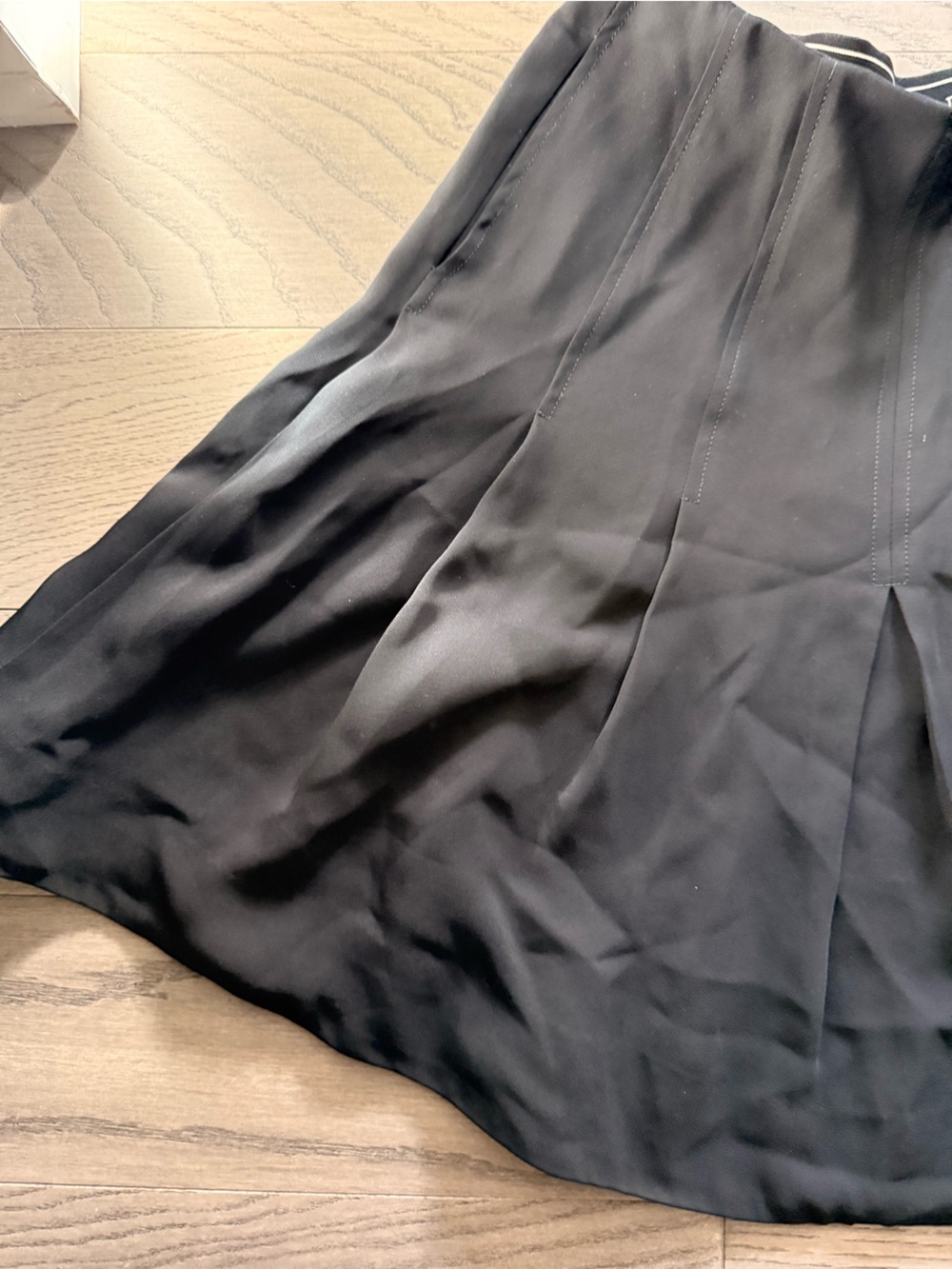 Kallmeyer Sutton Pleated Skirt in Viscose Cady - Picture 3 of 6
